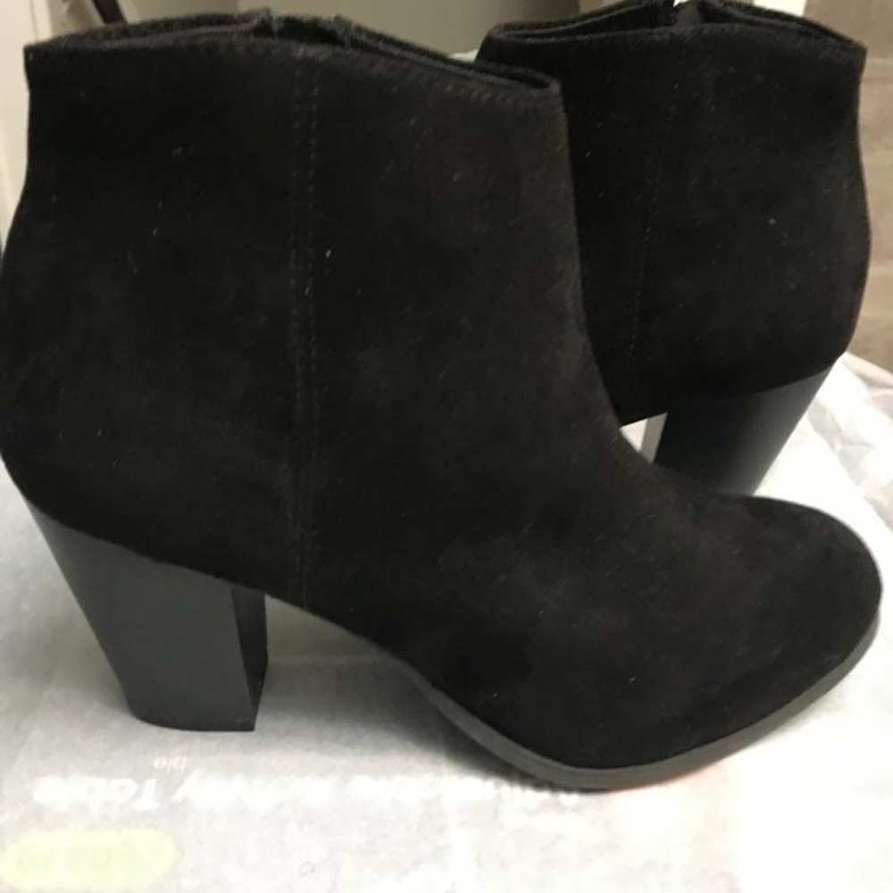 Women Faux-Suede Old Navy Ankle Boots. Comfortable Easy Wear,  Never Worn.